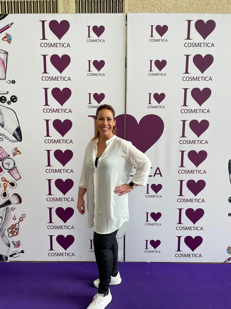 Steffi auf der COSMETICA-Fachmesse